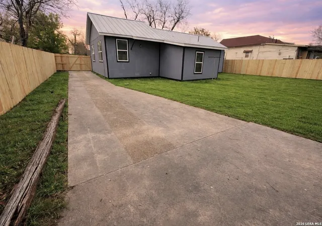 Homes for sale in San Antonio, TX | 1126 W Lullwood, San Antonio, TX 78201 | MLS# 1962043
