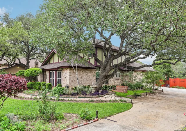 Photo 2 of Sale Pending at 1731 Royal Crescent St, San Antonio, TX 78231 | MLS# 1962092 | Listing updated on 2026-05-16