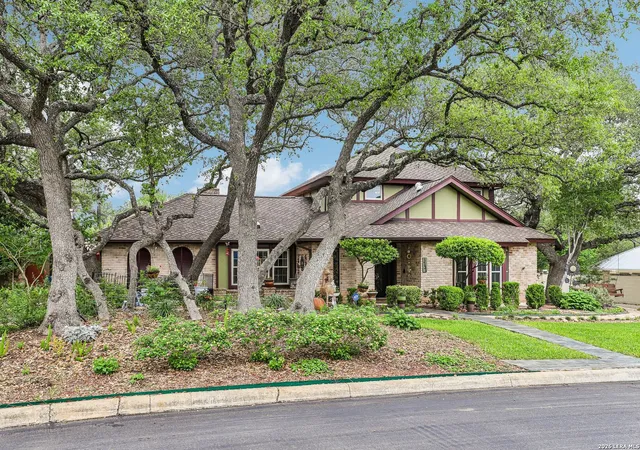 Photo 3 of Sale Pending at 1731 Royal Crescent St, San Antonio, TX 78231 | MLS# 1962092 | Listing updated on 2026-05-16