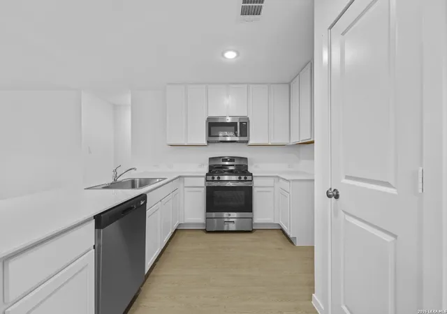 Photo 4 of Single family home for sale at 14916 Warwick Shire, San Antonio, TX 78254 | MLS# 1962141 | Listing updated on 2026-09-18