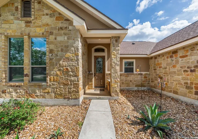 Photo 1 of Sale Pending at 149 Cibolo Ridge Dr, La Vernia, TX 78121 | MLS# 1962257 | Listing updated on 2026-09-14