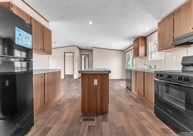 Photo 4 of Sale Pending at 5709 County Rd 422, Pleasanton, TX 78064 | MLS# 1962294 | Listing updated on 2026-05-13