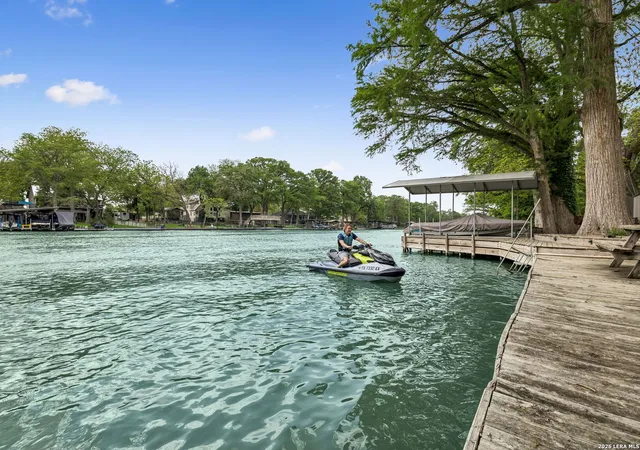 Photo 2 of Single family home for sale at 723 E Zipp Rd, New Braunfels, TX 78130 | MLS# 1962364 | Listing updated on 2026-09-07