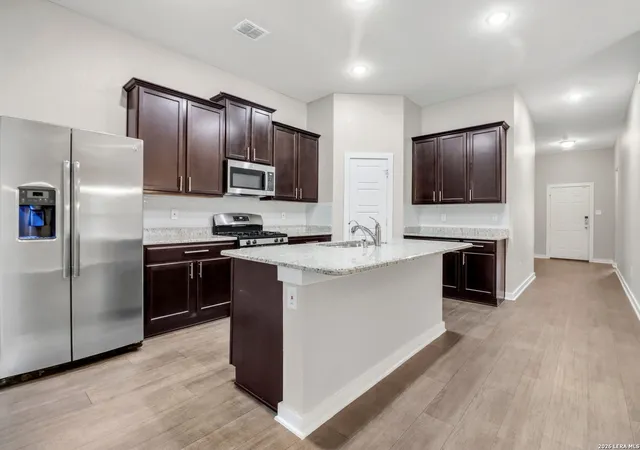 Photo 3 of Single family home for sale at 10311 Rosalina Loop, Converse, TX 78109 | MLS# 1962367 | Listing updated on 2026-09-29
