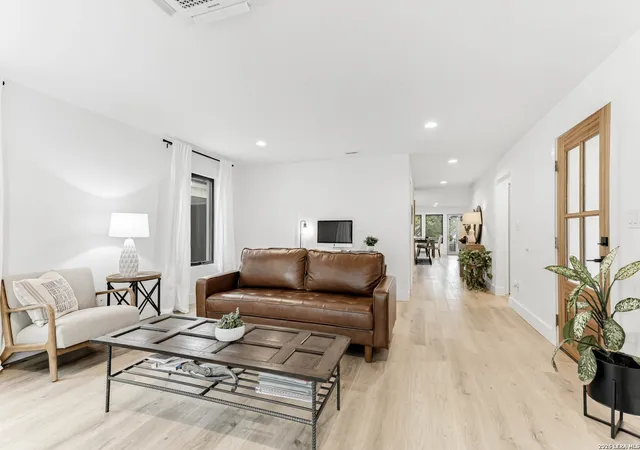 Photo 4 of Single family home for sale at 120 W Hosack St, Boerne, TX 78006 | MLS# 1962394 | Listing updated on 2026-09-08