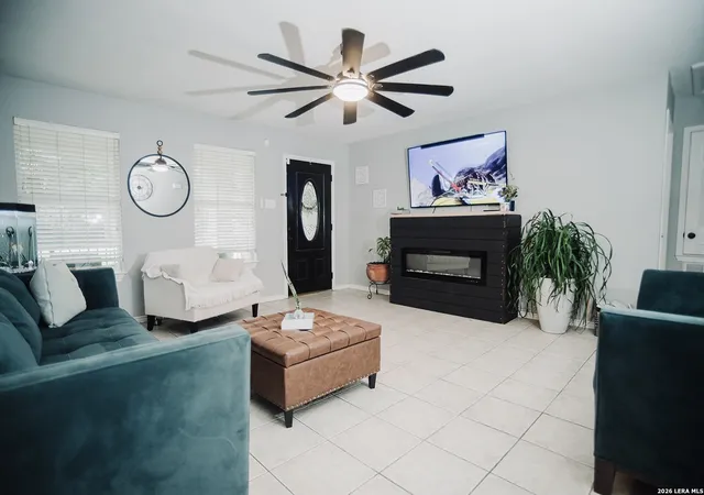 Photo 3 of Single family home for sale at 523 Woodlake Dr, Mc Queeney, TX 78123 | MLS# 1962404 | Listing updated on 2026-08-26