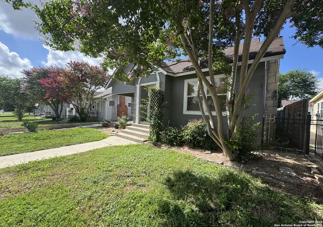 2nd image of 834 Bailey Ave, San Antonio, TX 78210 | MLS# 1962482
