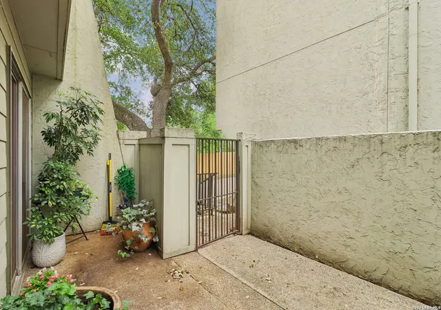 2nd image of 3102 Eisenhauer Rd #E34, San Antonio, TX 78209 | MLS# 1962521