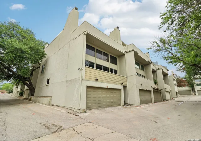 2nd image of 3102 Eisenhauer Rd, San Antonio, TX 78209
