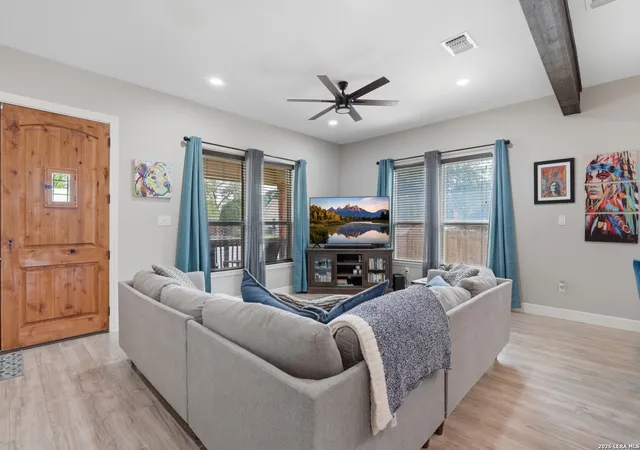 2nd image of 327 W Baylor St, San Antonio, TX 78204 | MLS# 1962562