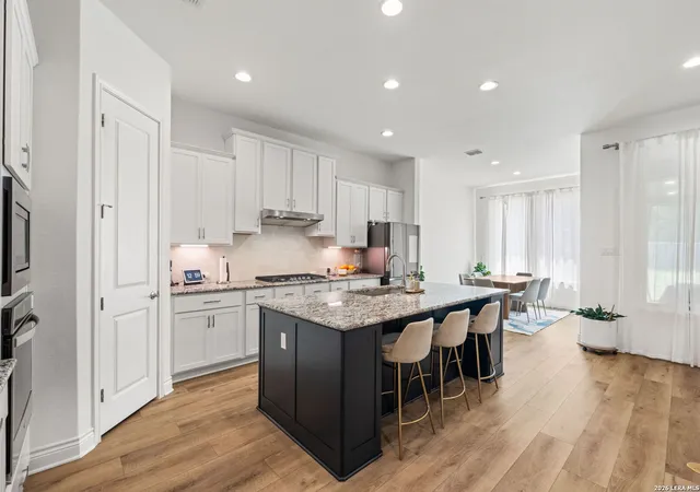 Photo 4 of Single family home for sale at 8928 Whimsey Rdg, Fair Oaks Ranch, TX 78015 | MLS# 1962594 | Listing updated on 2026-08-29