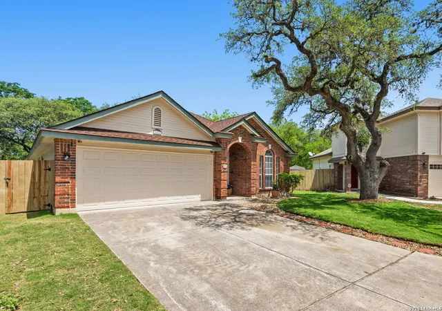 Photo 2 of Sale Pending at 7226 Burns Trl, San Antonio, TX 78250 | MLS# 1962622 | Listing updated on 2026-05-13