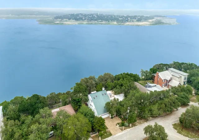 3rd image of 1924 Stagecoach, Canyon Lake, TX 78133 | MLS# 1962888