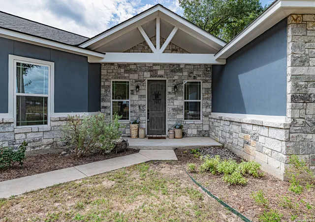 Photo 4 of Single family home for sale at 263 Cibolo Ridge Dr, La Vernia, TX 78121 | MLS# 1962904 | Listing updated on 2026-09-05