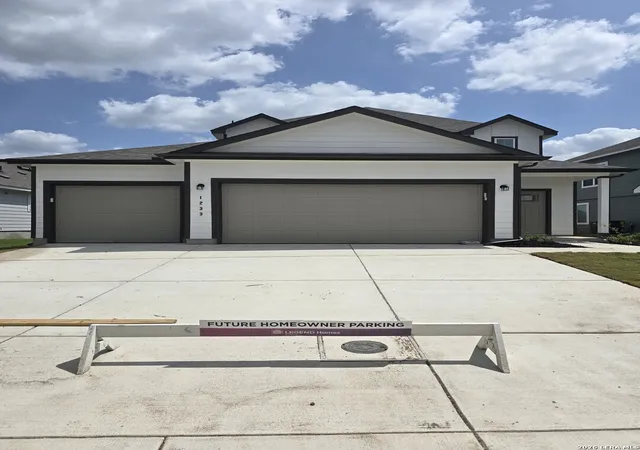 2nd image of 1233 Sweden, Seguin, TX 78155 | MLS# 1963049