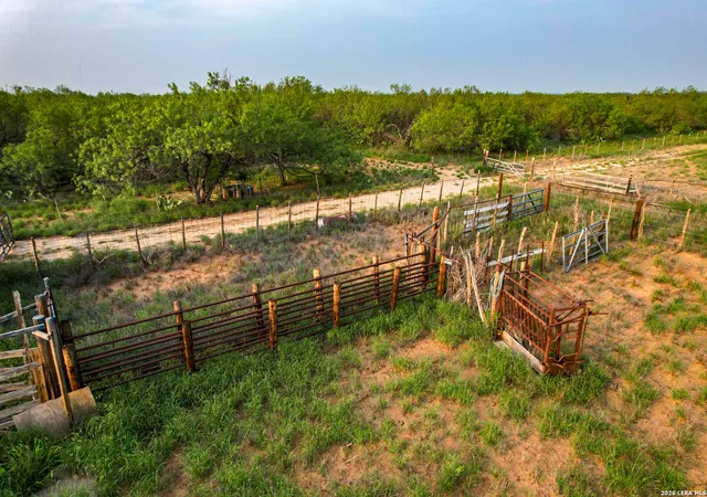 Photo 3 of House for sale at 2923 Fm 186, Carrizo Springs, TX 78834 | MLS# 1963052 | Listing updated on 2026-08-11