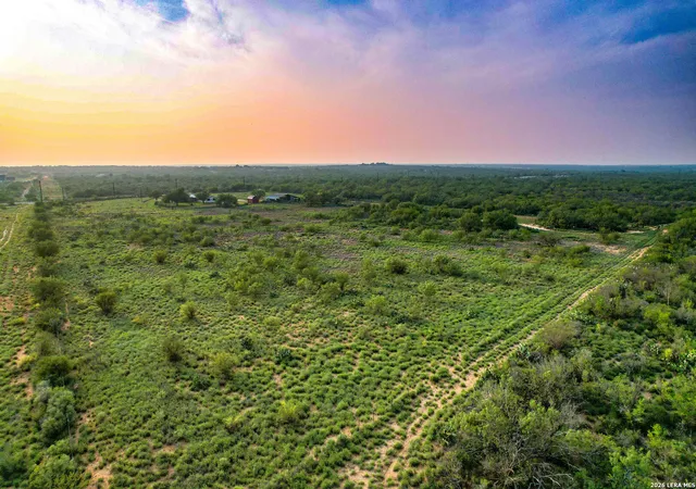 Photo 4 of House for sale at 2923 Fm 186, Carrizo Springs, TX 78834 | MLS# 1963052 | Listing updated on 2026-08-11