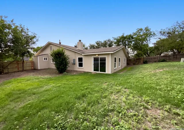 Photo 4 of Sale Pending at 1210 Fillmore Dr, San Antonio, TX 78245 | MLS# 1963054 | Listing updated on 2026-09-04
