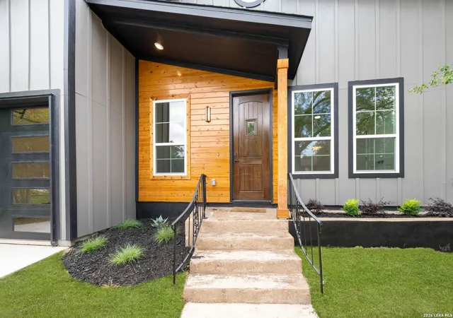 Photo 3 of Sale Pending at 435 Irvington Dr, San Antonio, TX 78209 | MLS# 1963364 | Listing updated on 2026-09-14