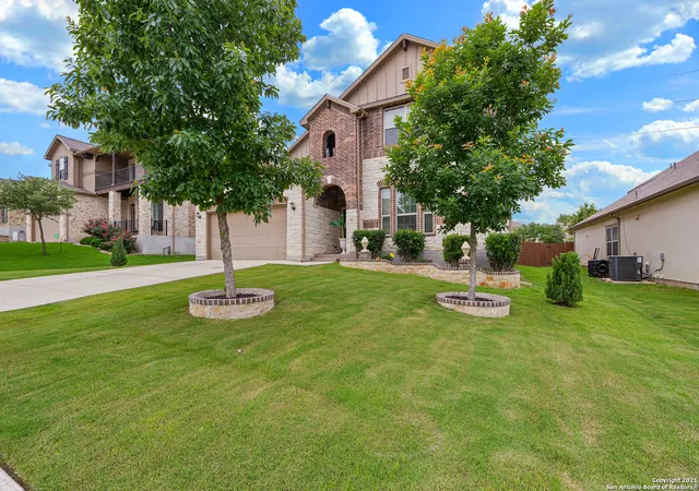 Photo 3 of Sale Pending at 3121 Half Moon Dr, Schertz, TX 78108 | MLS# 1963390 | Listing updated on 2026-08-03