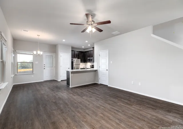 5th image of 367-369 Emma Dr, New Braunfels, TX 78130 | MLS# 1963417