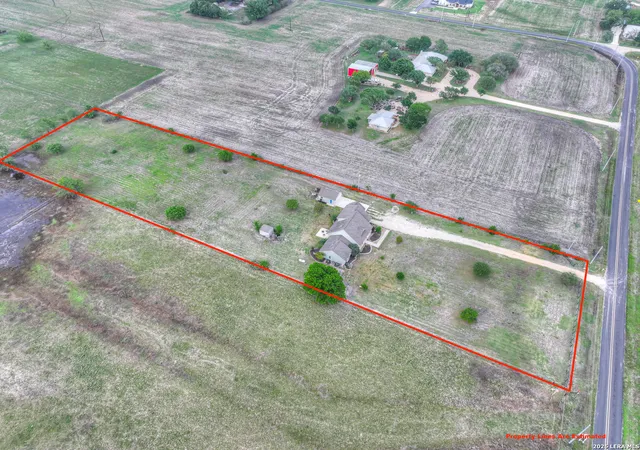 Photo 4 of Single family home for sale at 2048 E Martindale Rd, Seguin, TX 78155 | MLS# 1963475 | Listing updated on 2026-05-13