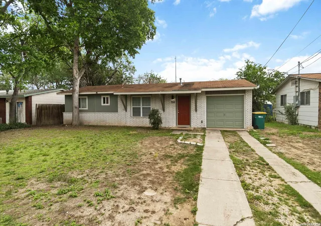 Photo 3 of Single family home for sale at 322 W Aviation Blvd, Universal City, TX 78148 | MLS# 1963539 | Listing updated on 2026-09-05