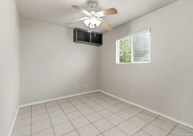 Photo 4 of Single family home for sale at 322 W Aviation Blvd, Universal City, TX 78148 | MLS# 1963539 | Listing updated on 2026-09-05