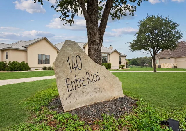 Photo 4 of Single family home for sale at 140 Entre Rios Blvd, New Braunfels, TX 78132 | MLS# 1963607 | Listing updated on 2026-10-12