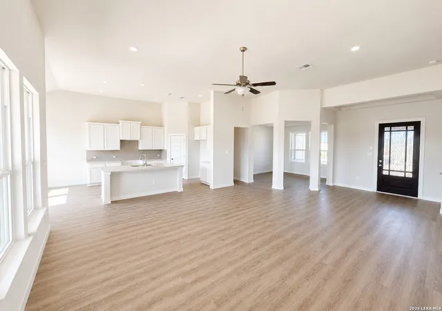 Photo 4 of Single family home for sale at 1603 Vista View Dr, Pleasanton, TX 78064 | MLS# 1963641 | Listing updated on 2026-08-08