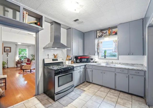 3rd image of 334 Surber St, Kerrville, TX 78028 | MLS# 1963745