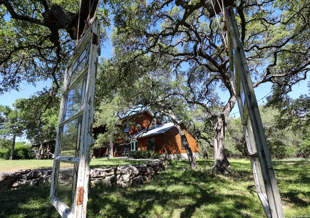 Photo 3 of Sale Pending at 810 Oakwood, San Marcos, TX 78666 | MLS# 1963789 | Listing updated on 2026-09-16