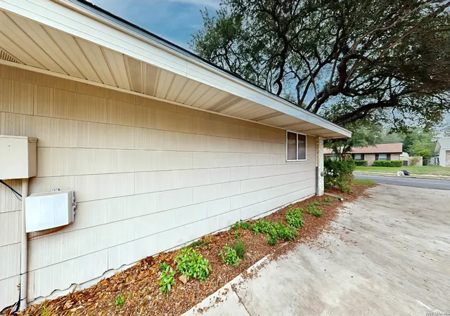 Photo 4 of Sale Pending at 5058 Galahad Dr, San Antonio, TX 78218 | MLS# 1963826 | Listing updated on 2026-08-20