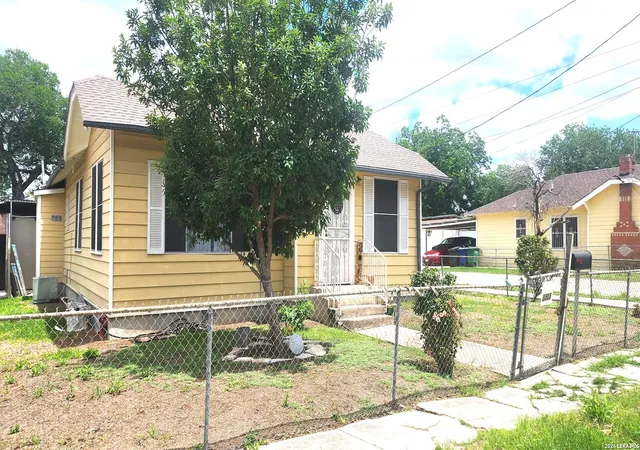 Photo 3 of Single family home for sale at 3303 W Travis St, San Antonio, TX 78207 | MLS# 1963831 | Listing updated on 2026-05-15