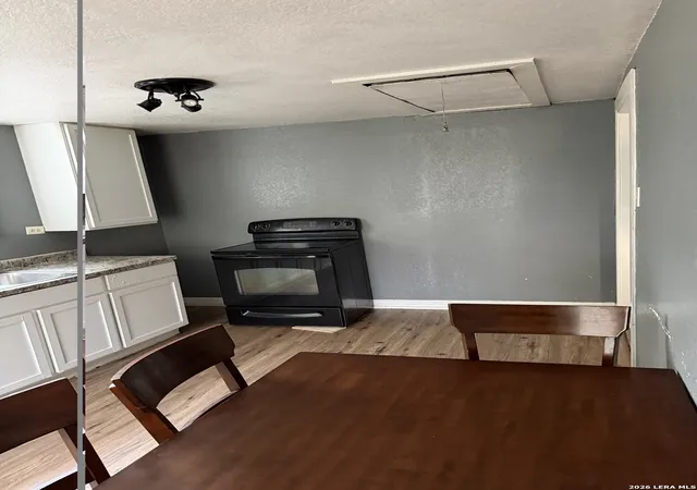 Photo 4 of Single family home for sale at 910 Lamar St, San Antonio, TX 78202 | MLS# 1963916 | Listing updated on 2026-08-22