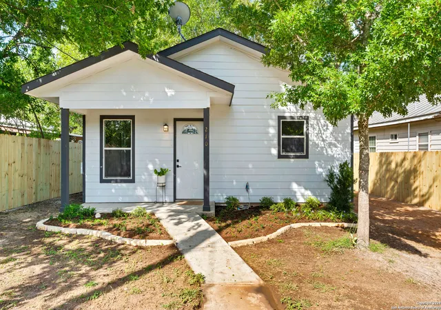 1st image of 270 S Peach Ave, New Braunfels, TX 78130 | MLS# 1964238
