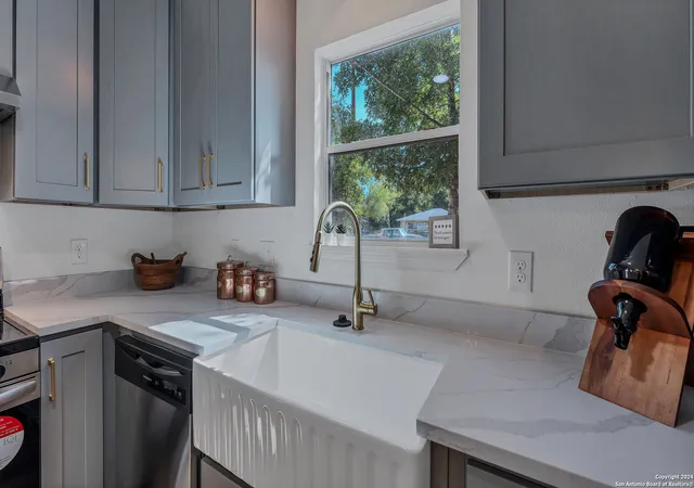 Photo 3 of Sale Pending at 270 S Peach Ave, New Braunfels, TX 78130 | MLS# 1964238 | Listing updated on 2026-09-17