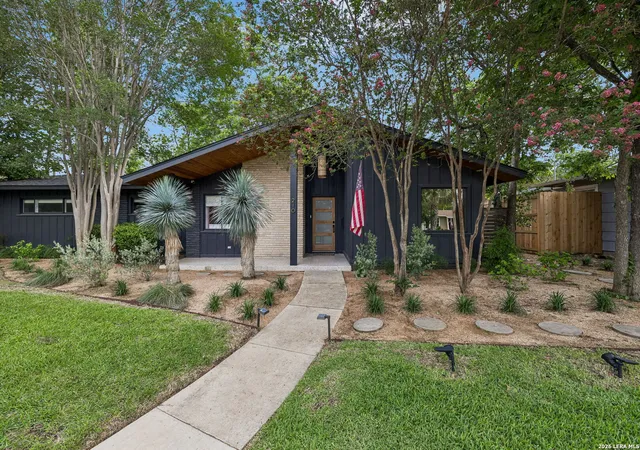 2nd image of 210 Woodcrest Dr, San Antonio, TX 78209 | MLS# 1964344
