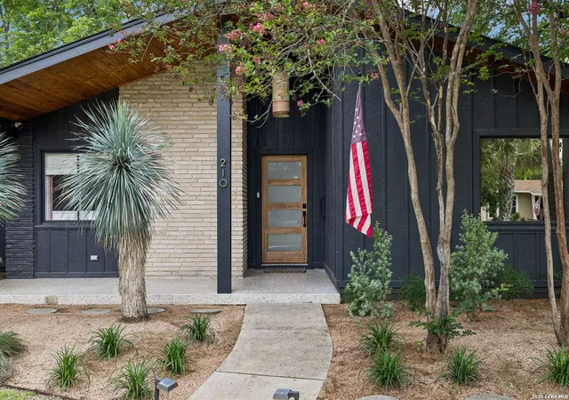 3rd image of 210 Woodcrest Dr, San Antonio, TX 78209 | MLS# 1964344