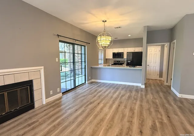 4th image of 8 Chapel Hl Cir, San Antonio, TX 78240