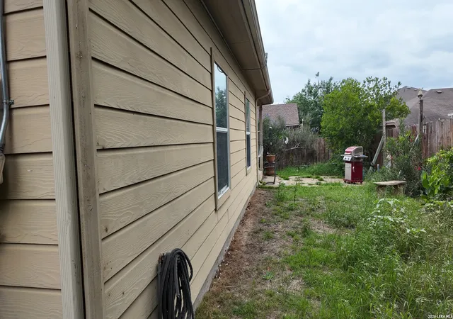 Homes for sale in Elmendorf, TX | 14407 Barn Ct, Elmendorf, TX 78112 | MLS# 1964492