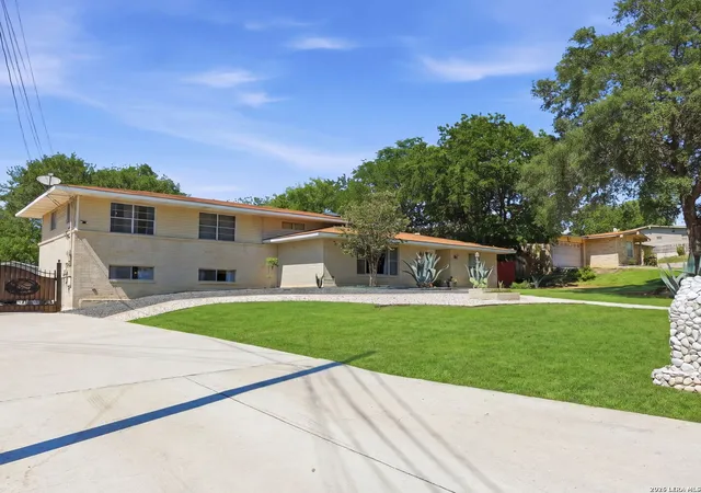 Photo 4 of Single family home for sale at 109 Atwater Dr, Castle Hills, TX 78213 | MLS# 1964512 | Listing updated on 2026-08-14