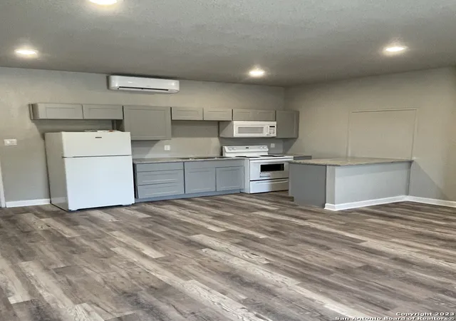 3rd image of 715 New Laredo Hwy, San Antonio, TX 78211 | MLS# 1964639