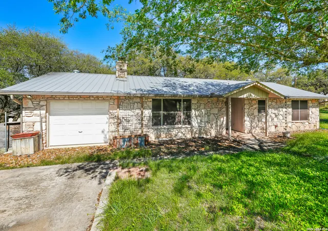 Homes for sale in Pipe Creek, TX | 101 Diamond J Rd S, Pipe Creek, TX 78063 | MLS# 1964677