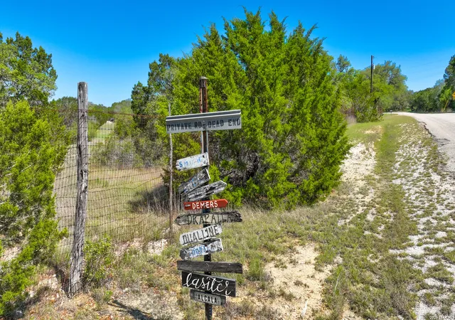 Homes for sale in Pipe Creek, TX | 101 Diamond J Rd S, Pipe Creek, TX 78063 | MLS# 1964677