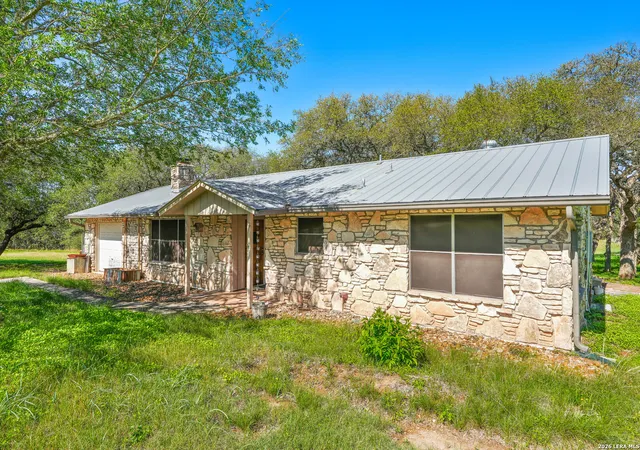 Homes for sale in Pipe Creek, TX | 101 Diamond J Rd S, Pipe Creek, TX 78063 | MLS# 1964677