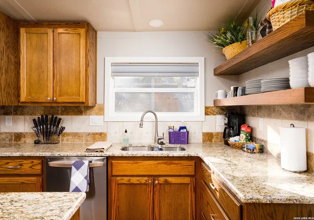 Photo 4 of Single family home for sale at 511 Forest Hill St, Canyon Lake, TX 78133 | MLS# 1964691 | Listing updated on 2026-08-14