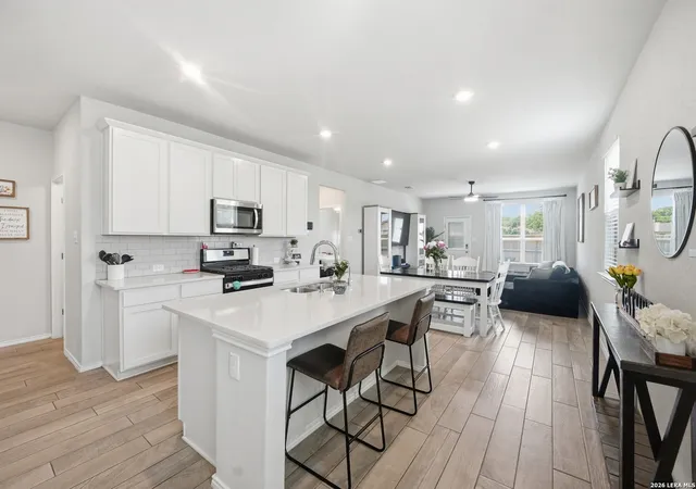 Photo 4 of Sale Pending at 707 Blueleaf, San Antonio, TX 78245 | MLS# 1964714 | Listing updated on 2026-09-11