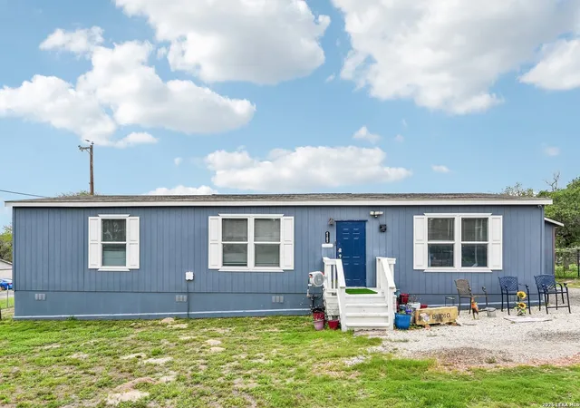 3rd image of 4103 Waterwood Pass Dr, Elmendorf, TX 78112 | MLS# 1964772