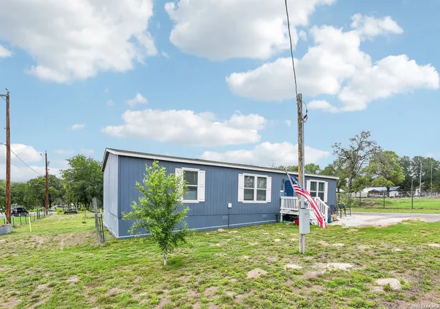 4th image of 4103 Waterwood Pass Dr, Elmendorf, TX 78112 | MLS# 1964772